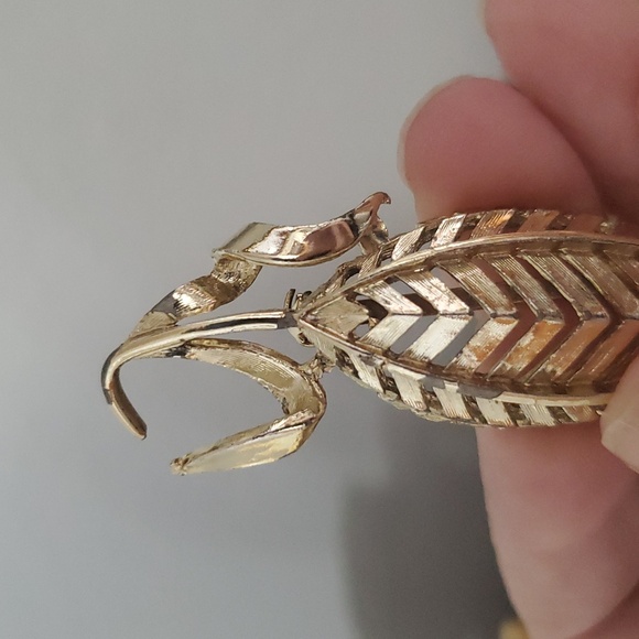 Gold tone Corn cob style vintage brooch pin - Picture 3 of 3